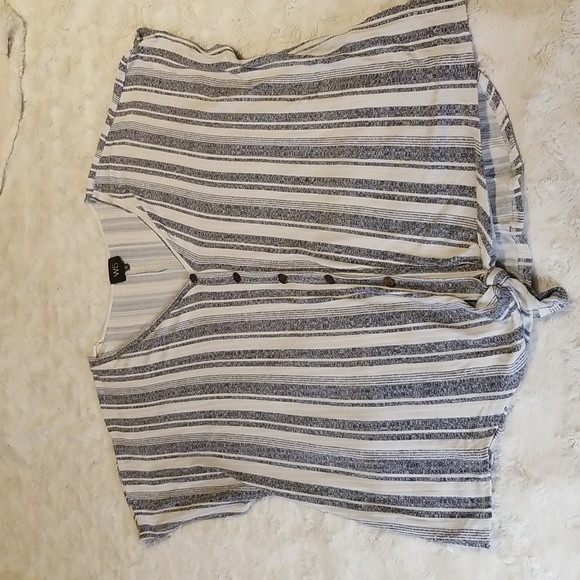 W5 Top Womens Size 3X Striped Tie Front - Picture 1 of 8